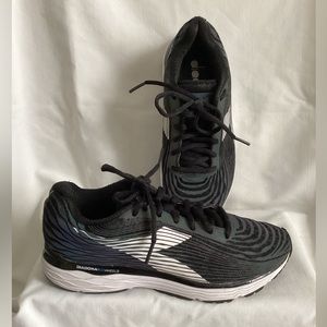 DIADORA Blushield Mythos Fly Hip 3 sneakers EUC